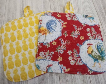 Quilted Fabric POT HOLDERS Trivets Roosters Pineapple sTwo Sided Reversible Quilted Microwave Hot Food use Washable Set of 2