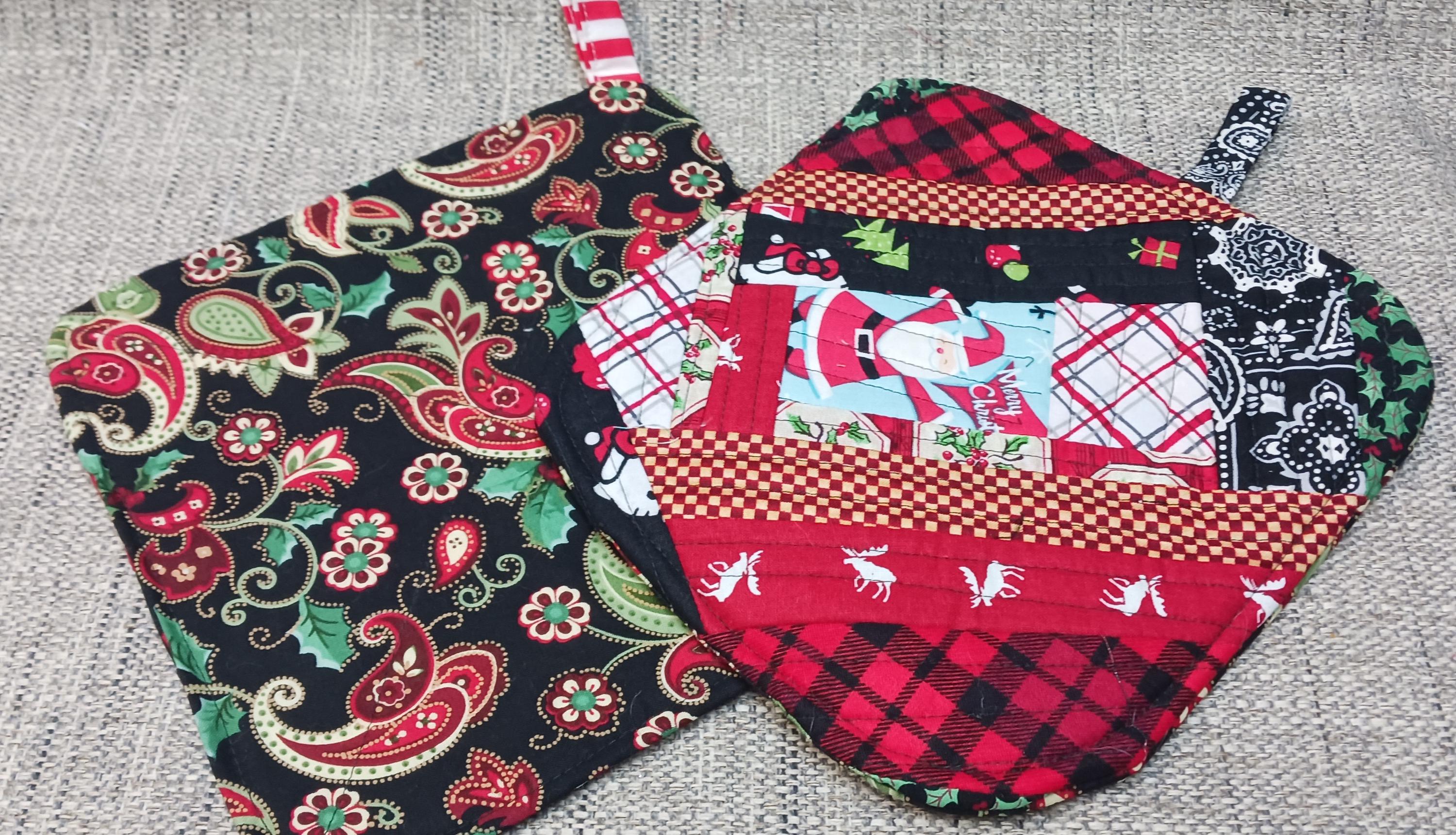 POT HOLDERS Quilted Cotton Christmas Fabric Set Trivets Patchwork Pattern Two Sided Reversible Microwave Hot Food use Washable
