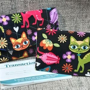 Cartera con diseño de gatos retro acolchada, funda para chequera, registro de tarjetas de débito, cartera de mano, billetera de tela, porta cupones