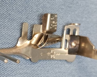 Vintage SINGER High Shank Bias Tape Presser Foot Attachment 161174 USA