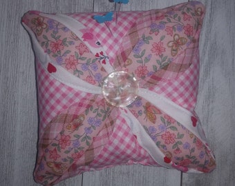 Pin Cushion CATHEDRAL WINDOW Pattern Needle Thread Sewing Accessory