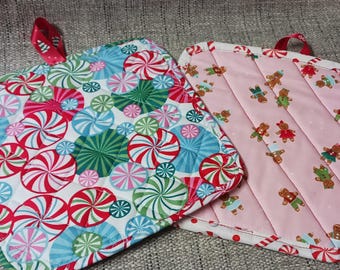Quilted Fabric POT HOLDERS Set Trivets  Pattern Two Sided Reversible Hot Food use Washable Christmas Gingerbread Fabric