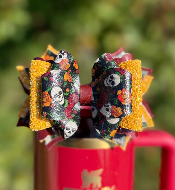 Skulls and roses tumbler bow