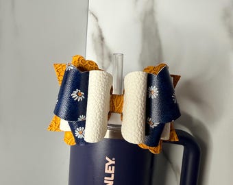 Navy Blue Daisies Tumbler Bow