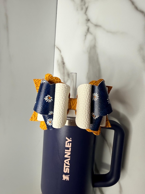 Navy Blue Daisies Tumbler Bow
