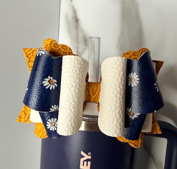 Navy Blue Daisies Tumbler Bow