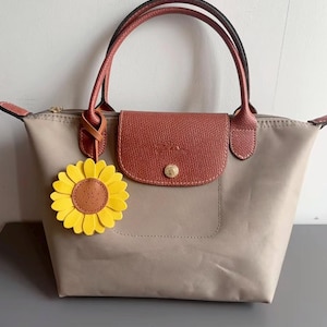 Leather Sunflower Bag Charm Sunflower Leather keychain Handmade Leather Bag accessory Handbag and Purse Charm Flower Keychain Leather Gift