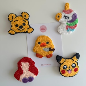 Pinzas para el pelo con aguja perforadora: pasadores hechos a mano con personajes de dibujos animados (Pikachu, unicornio, sirena, pato, oso) y adorables accesorios bordados para el pelo.