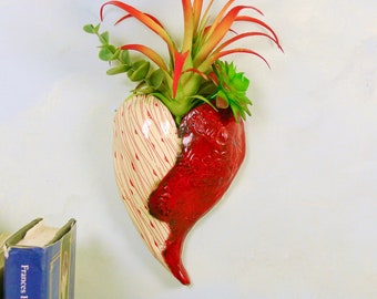 Ceramic wall hanging vase, whimsical ceramic vase, heart-shaped vase for flowers. Handmade Valentine's heart, gift of love, gift mom