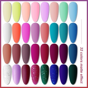 K&ouml;nnte beinhalten: Eine Auswahl von 32 Nagellackfarben mit Matt-Effekt in verschiedenen Farbt&ouml;nen, von Pastell bis Dunkel. Die Farben sind in einem Raster angeordnet und bieten eine vielf&auml;ltige Auswahl f&uuml;r Nailart. Der Text "32 colors matte effect" ist sichtbar.