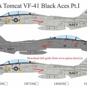 Może przedstawiać: Ilustracja trzech myśliwców F-14A Tomcat w kolorze szarym, z czerwonymi i czarnymi akcentami. Odrzutowce mają napis "NAVY" i oznaczenia VF-41 Black Aces. Obraz zawiera tekst "F-14A Tomcat VF-41 Black Aces Pt.I".
