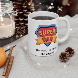 Kubek Super Dad Wersja kolorowa Człowiek, Mit, Legenda 11 uncji
