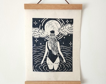 Linoleumtryck med vilda simmare | Kusthavstryck för naturinspirerad heminredning