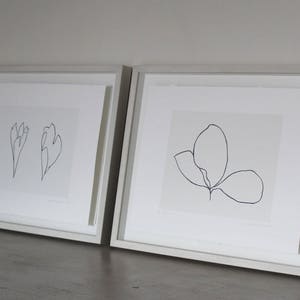 minimale plantenkunst handgemaakte botanische print kleine zwart-witte botanische print moderne botanische print Emma Lawrenson afbeelding 7