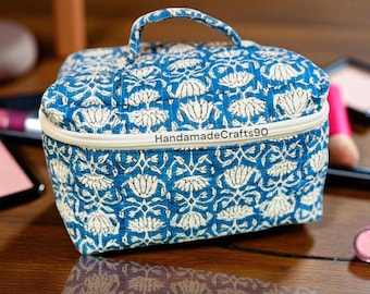 Monogramm gesteppte Zug Tasche: Boho Blumendruck, personalisierte Kosmetiktasche