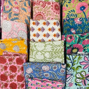 Indian Block Print Cotton Fabric Scrap Bundle - fabric scraps - fabric remnants - flower fabric scrap - Pre Cut Charm Pack, fat quarter