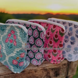 Trousse de maquillage en tissu de coton | Pochette cosmétique à fermeture éclair pour femme | Petite trousse à maquillage matelassée pour les mains | Organiseur d&#39;articles de toilette | Cadeaux pour femme
