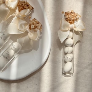 Bomboniera personalizzata in tubo di vetro con confetti e nastro e fiori secchi - Elegante bomboniera per matrimonio, regalo di fidanzamento, bomboniere uniche