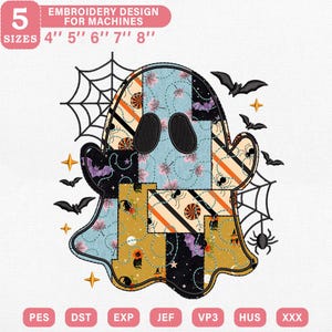 Puede incluir: Un diseño de bordado para máquinas que presenta un personaje fantasma compuesto por varios parches estampados, incluyendo rayas naranjas, murciélagos negros y hojas azules. El diseño incluye telarañas, arañas y estrellas.