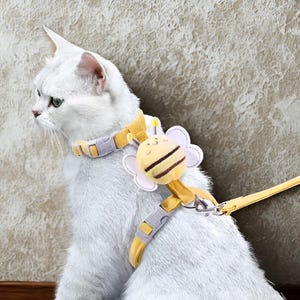 Adjustable Cartoon Bee Pet Harness & Leash Set – Double-Layer Cat and Small Dog Harness with Collar – Cute Outdoor Walking Accessory