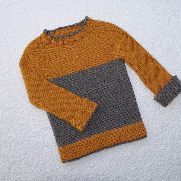 Baby boys jumper/sweater/tunic hand knitted in grey and yellow 100% acrylic yarn.  To fit chest 19-20 in, approx age 9-12 m. Longer length.