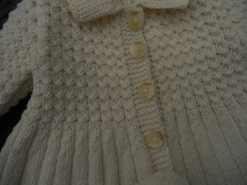 Jacket/coat/cardigan/knitted outfit with hat. READY TO SHIP. Baby girl, cream wool age 6-12 months, chest 20 in, vintage pattern image 2