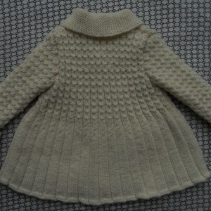 Jacket/coat/cardigan/knitted outfit with hat. READY TO SHIP. Baby girl, cream wool age 6-12 months, chest 20 in, vintage pattern image 3