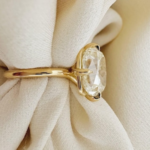 2.0 CT Cushion Cut Moissanite Engagement Ring - 18K Solid Gold Anniversary Solitaire