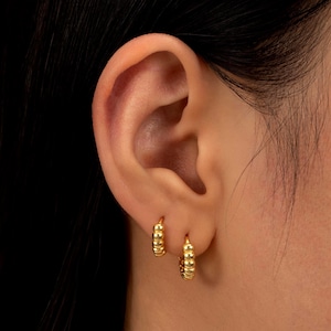 Chucky Beaded Huggie Hoop Earring in Sterling Silver, Gold or Silver, Pebble Everyday Small Hoops,  Minimalist Geometric Design, 8mm, 10mm