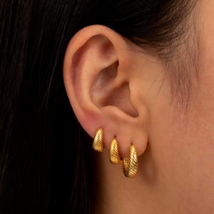 Tapered Hoop Earrings • Gold or Silver • Teardrop Huggie Earrings • 8mm, 10mm, 12mm • Cartilage Hoops • Small Everyday Hoops • Stacking Hoop