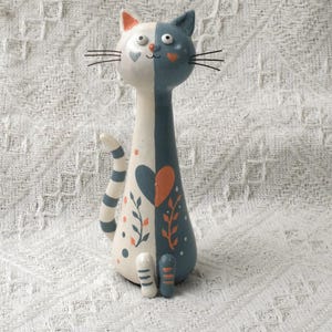 Split-Color Long Neck Cat Figurine – Hand-Sculpted Clay Art, Nordic Charm Home Decor