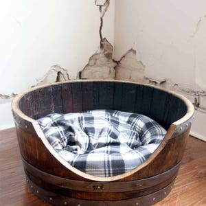 Wine Barrel Pet Bed Torpor Made from reclaimed California wine barrels. 100% Recycled image 2