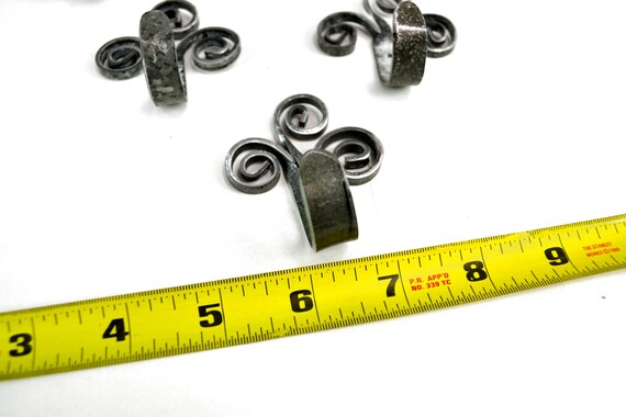 Ring hooks for wall clearance