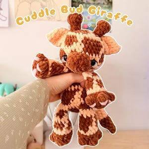 NO SEW Cuddle Bud Giraffe- Summer Cuddle Buddies-haakpatroon NEDERLANDS