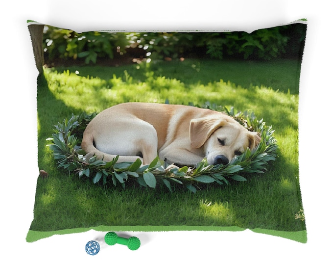 BellaStoria | Sleeping Labrador Pet Bed | Dog Photo Print, Outdoor Grass Wreath Design