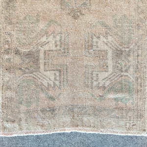 2x4 rug vintage, Skinny rug, Turkish rug 2x4, Oushak rug 2x4, Persian 2x4 heriz rug, Small antique rug 2x4, Doormat rug 2x4 bath mat neutral