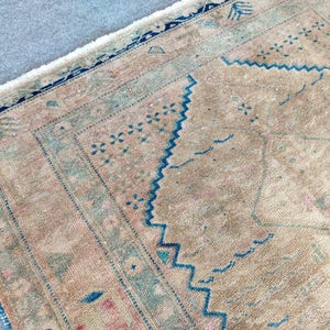 5x7 Persian rug Soft color, Shiraz rug vintage, Turkish 5x7 oushak rug, Heriz rug 5x7 neutral, Antique 5x7 oriental rug, Malayer rug rare