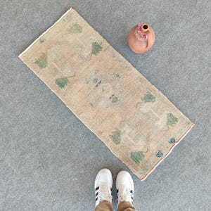 2x4 rug vintage, Skinny rug, Turkish rug 2x4, Oushak rug 2x4, Persian 2x4 heriz rug, Small antique rug 2x4, Doormat rug 2x4 bath mat neutral