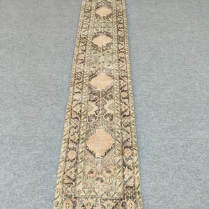 Peut inclure: Panneau en bois rustique avec l'inscription "Welcome to our home" en lettres blanches. Le panneau présente une finition vieillie, idéal pour une décoration d'entrée chaleureuse.