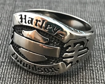 Zware Biker Ring Gegraveerde Band met Opvallend Uitgesneden Ontwerp