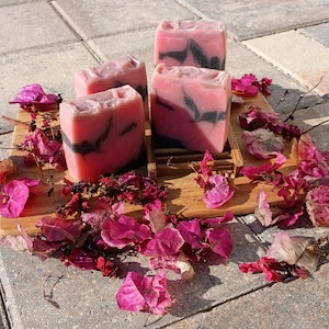 All Natural Artisanal Luxury Handmade swirl design soap scented with Rose essential oils, works well with dry or oily skin !!FREE SHIPPING!!