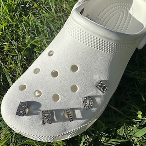 Pingentes para sapatos, alfabeto com strass prateado, botões com letras de metal, pingentes personalizados para tamancos, decoração exclusiva para sapatos, de encaixe, de pressão