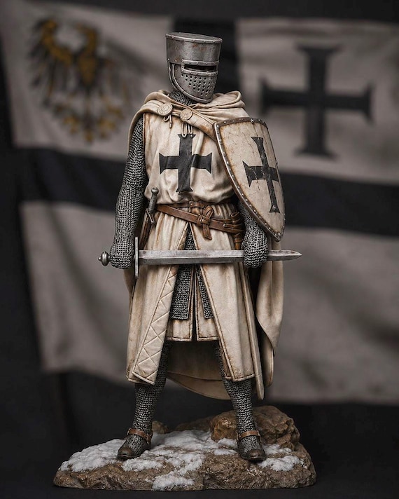 Medieval Crusader Knight Resin Model Kit | 75mm Unpainted Miniature | 2 Heads DIY Diorama Figure