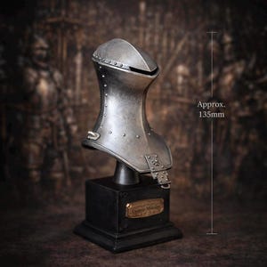 Middeleeuwse ridderhelmminiatuur: gotische Sallet-pantserbuste - desktopdisplay