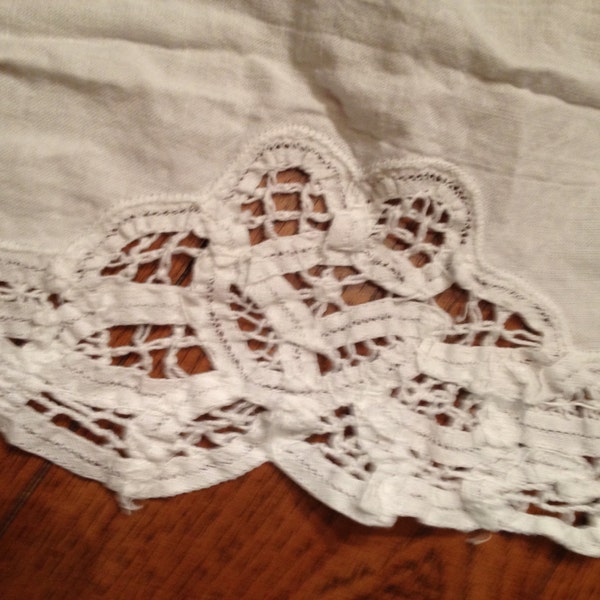 Vintage Table Cloth Runner white with beautiful lace detail Cotton