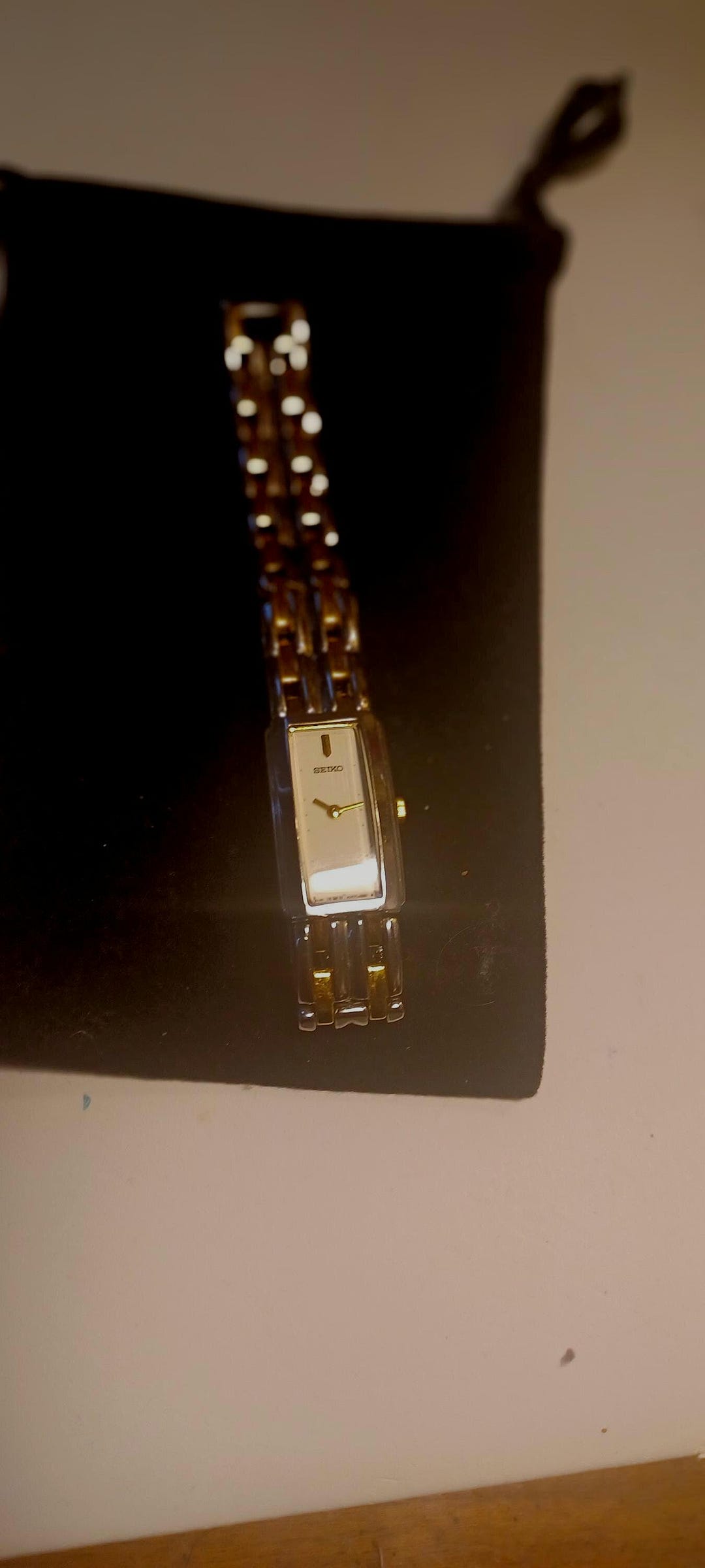 Womens Vintage 1998 Seiko Two Tone Dress Watch. Rectangular  display picture 3