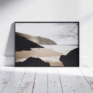 Stampa di paesaggio costiero irlandese - Arte murale sulla spiaggia di Wild Atlantic Way, fotografia naturalistica minimalista, belle arti di paesaggi marini, decorazione di oceano calmo, mare