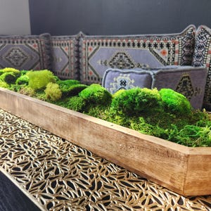 Konserviertes Moos in der langen hölzernen Teigschüssel wartungsarm Greenery handgemachte hölzerne Schüssel-Natur-Liebhaber-Geschenk erhaltenes Herzstück, das Dekor speist