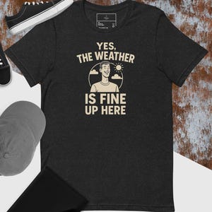 Tall Person Joke Shirt - Bella + Canvas Geschenk für große Männer oder Frauen, lustiges Weather Is Fine Up Here Tee, humorvolles Geschenk