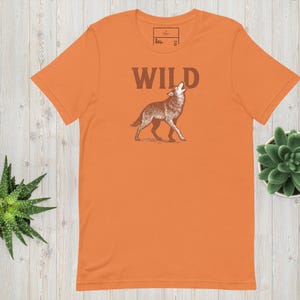 Chemise loup sauvage - T-shirt vintage loup hurlant, t-shirt amoureux de la nature, cadeau d&#39;aventure dans la nature, haut unisexe graphique extérieur rétro
